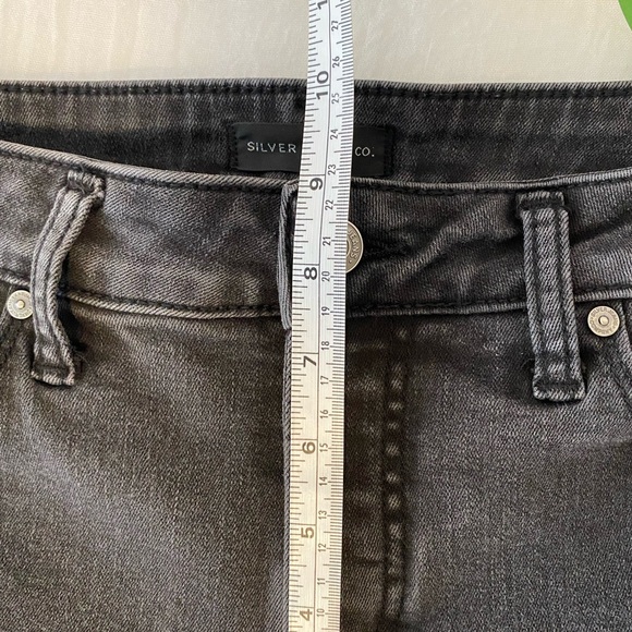 Silver Jeans Women's Charcoal Cropped Denim-FREE With Purchase! 🥳🎉🛍️ - Picture 7 of 9